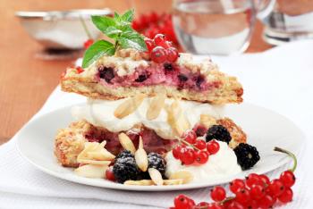 Berry fruit cake with sweet cream cheese