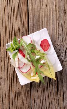 Endive and radish sprinkled with feta and rocket