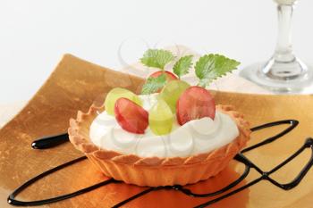 Small cream tart topped with fresh grapes