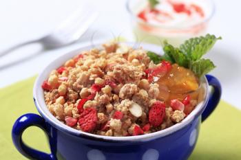 Strawberry granola cereal with jam 