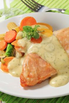 Chicken breast and mixed vegetables poured with cream sauce