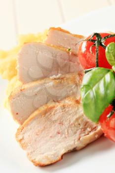 Slices of roasted chicken breast and tomatoes