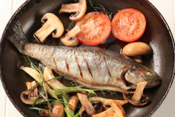 Grilled trout with fennel, button mushrooms and tomatoes