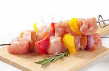Chicken skewers with pepper and sausage
