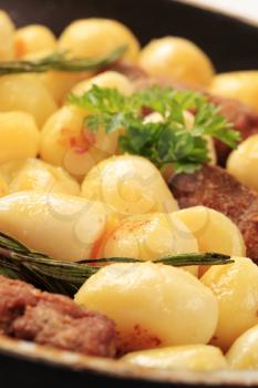 Pan-roasted minced meat kebabs and potatoes