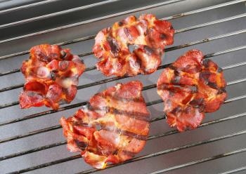 Crispy bacon on barbecue grid