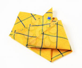 Small yellow place mat with flower pattern