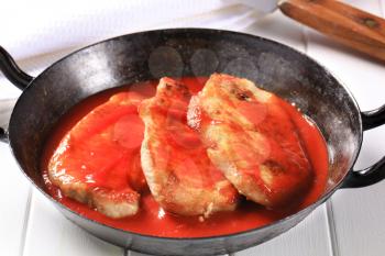 Pork chops in tomato sauce