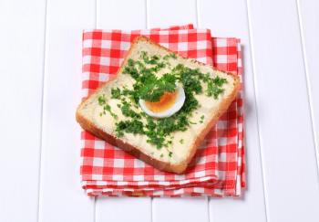 Bread with butter and chopped parsley