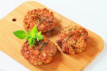 Fried vegetable burgers on cutting board