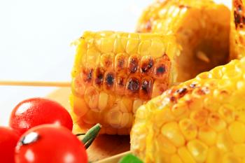 Grilled corn on the cob and tomatoes
