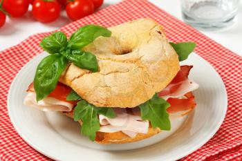 Ring-shaped bread roll (friselle) Black Forest ham