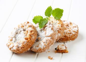 Apple crumble cookies dusted with icing sugar