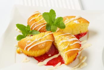 Custard filled muffins with raspberry sauce