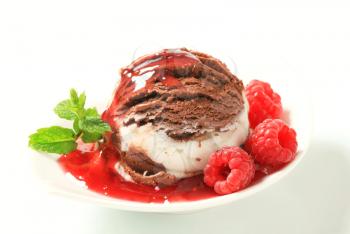 Vanilla chocolate ice cream with raspberries 