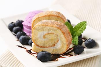 Sponge cake roll with ice cream and blueberries