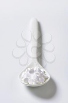 Artificial sweetener tablets on spoon