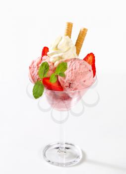 Ice cream with fresh strawberries and whipped cream