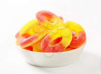 Ring-shaped gummies coated in sugar