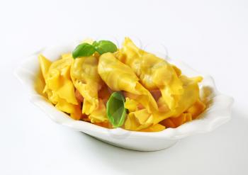 Bowl of Caramelle shaped stuffed pasta 