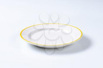 Dinner plate with yellow colored edge