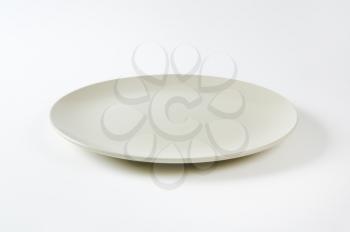 Coup shaped round bone white ceramic plate