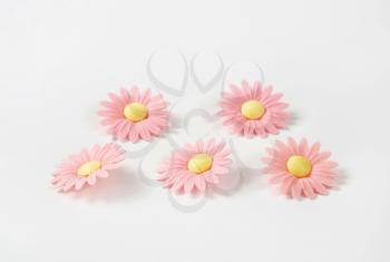 edible wafter paper daisy flowers for cake decoration