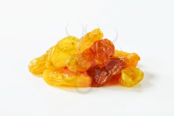 heap of golden-coloured raisins (sultanas)