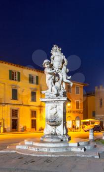 La Fontana dei putti Statue (The Fountain with Angels) at night, Campo dei Miracoli, Pisa, Italy, Europe