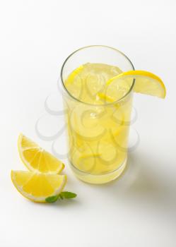 glass of fresh lemon juice with ice