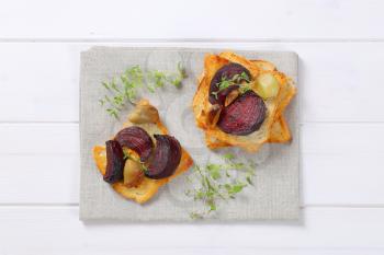 toast with baked beetroot, garlic and thyme on beige place mat