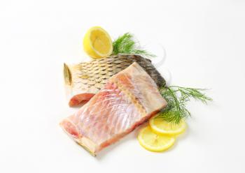 Raw carp fillets with lemon and dill
