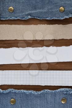 note paper on wood texture background