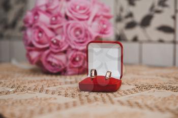 The bouquet and rings lie on a table.