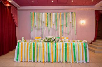Hall registration green and yellow.
Example of celebratory registration of tables and home decoration.
