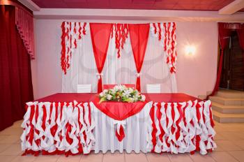 Hall registration red and white.
Example of celebratory registration of tables and home decoration.
