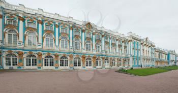 Catherine Palace in Tsarskoye Selo about the city of St. Petersburg, the Lateral panorama.