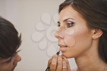 Process of drawing of a make-up.