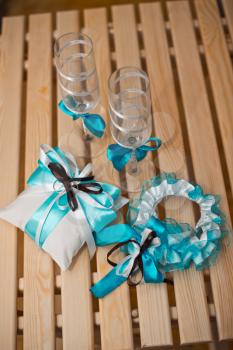 Glasses with violet bows on a table.