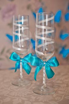Glasses with violet bows on a table.