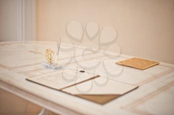 Beautiful table for a registatsiya of the marriage contract.