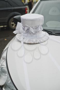 White hat on the car.