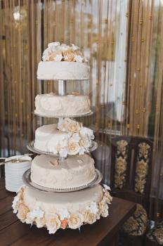 A large wedding cake in four floor.