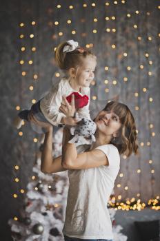 Mother throws daughter on the glittering lights.