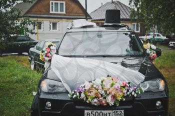 Decorated with flowers and hat cars for the wedding.