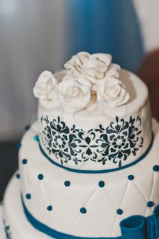 Decorated with blue pattern on a wedding cake.