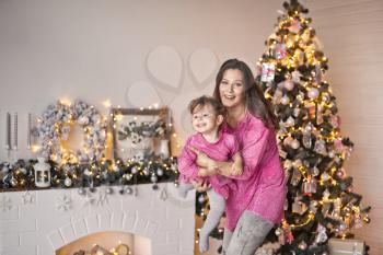 Beautiful family pictures in the sparkling lights of the Christmas decorations.