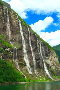 Geiranger Fjord (Norge) and waterfall Seven sisters