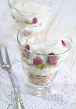oat flakes with yogurt