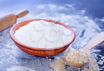 rice flour in bowl and on a table